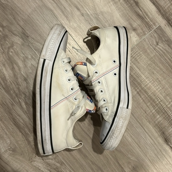 Converse size 6 Chuck Taylor’s with padded tongue - Picture 3 of 7